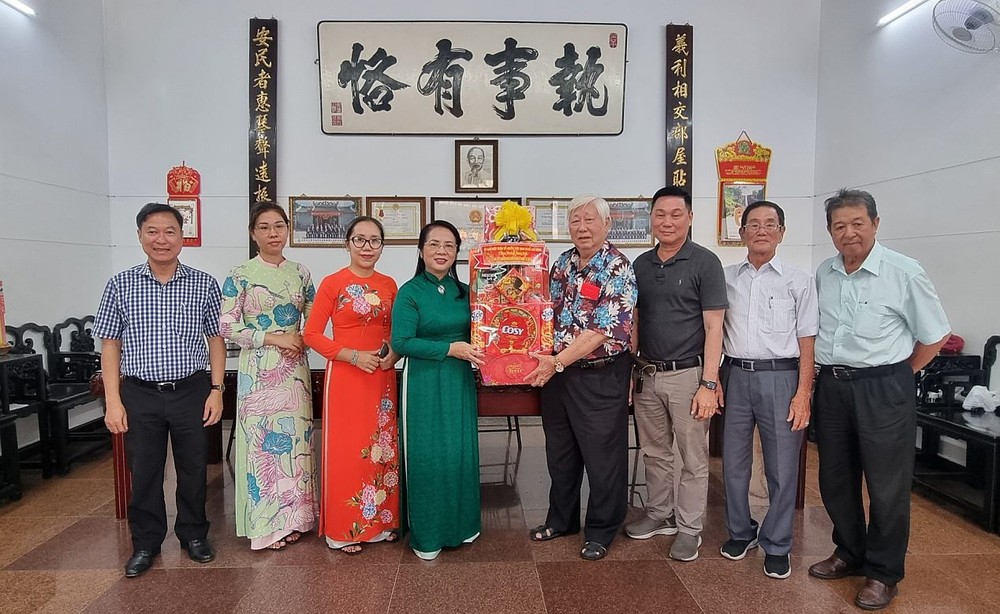 市越南祖国阵线委员会向义安会馆拜年。 0602-2-9151.jpg