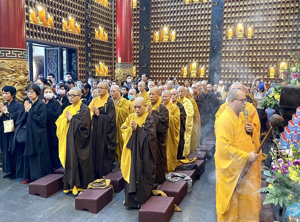 诸尊长老、法师僧尼与佛弟子祈愿求福,迎接春王。 k4-7027.jpg
