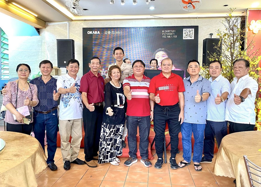 清平护国观音庙理事会同仁与本市各贵宾在聚会上合照。