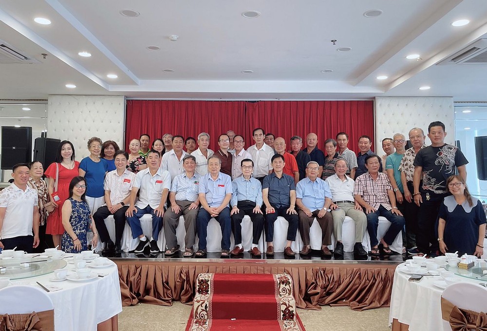 海南会馆理事会及顾问合照留念。 d3-6469.jpg
