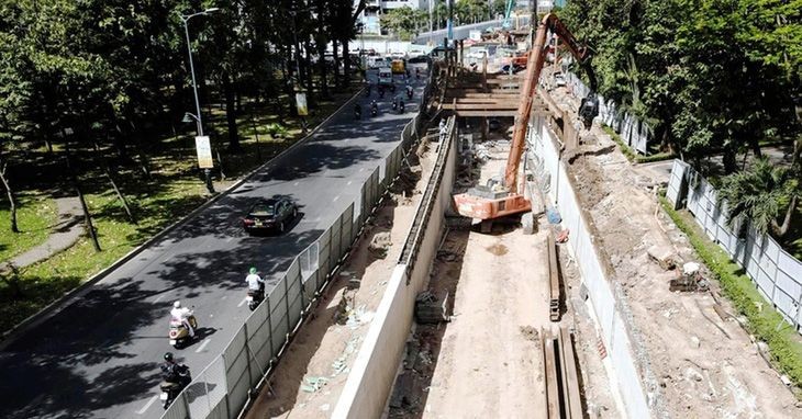 驶经黄文树公园的潘叔萒街与陈国环街地下隧道正在逐步成形,以解决新山一机场通道区的交通拥挤状况。