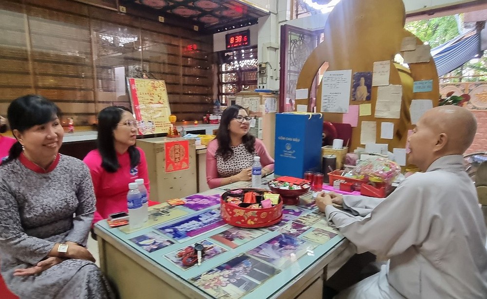 市妇联会向慈德精舍拜年。 p4-8755.jpg