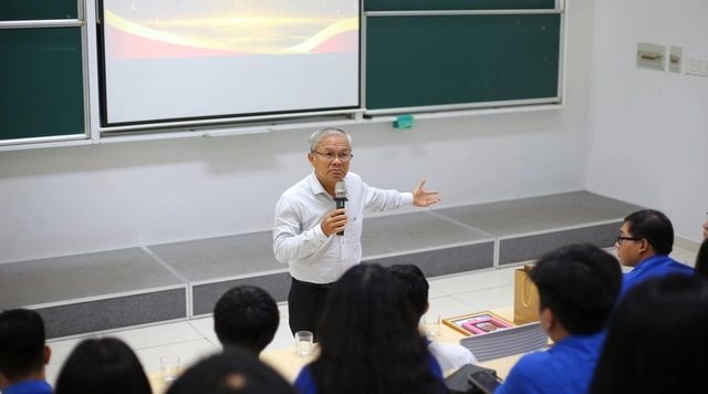 市干部学院所属年轻理论俱乐部主办的专题活动。