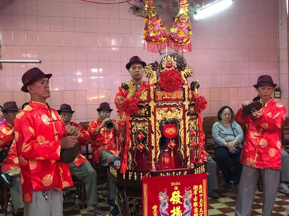 潮群古乐业团大锣鼓队表演助庆。 d2-1473.jpg