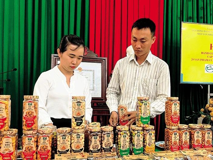 DG食品有限公司是芹苴市获得消费者投票评选为2024年越南优质国货品牌的企业之一。(图:美华)