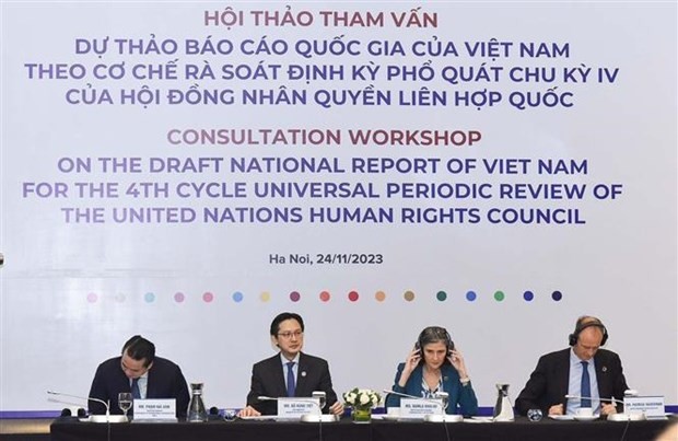 11月24日在河内,外交部副部长杜雄越主持并在由外交部和联合国开发计划署(UNDP)联合举办的联合国人权理事会第四轮UPR审议报告草案磋商研讨会上致开幕词。 11月24日在河内,外交部副部长杜雄越主持并在由外交部和联合国开发计划署(UNDP)联合举办的联合国人权理事会第四轮UPR审议报告草案磋商研讨会上致开幕词。
