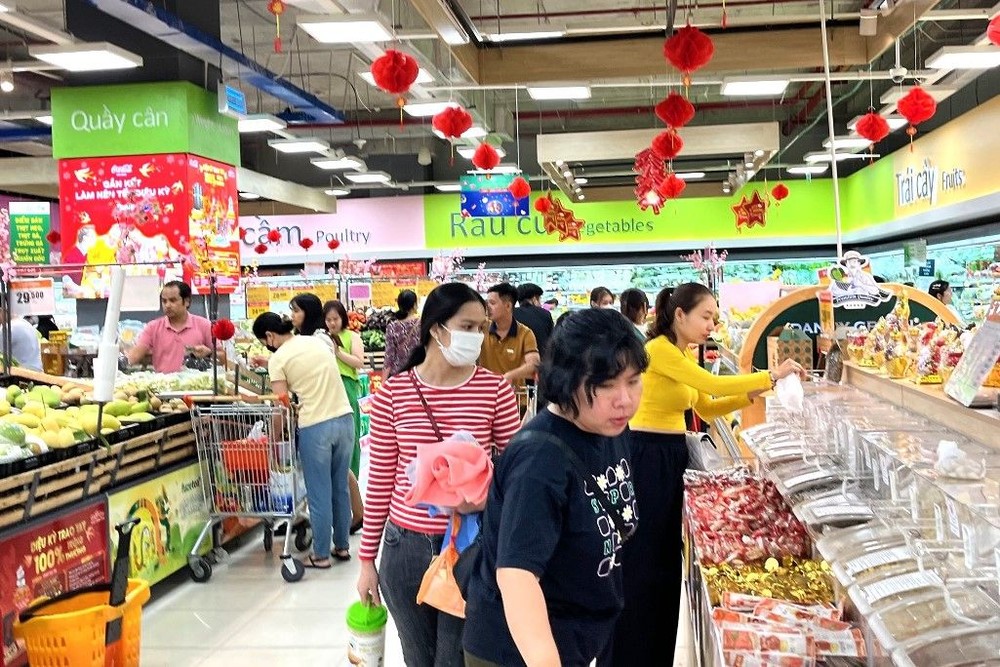 市民在超市购物。(图:互联网)