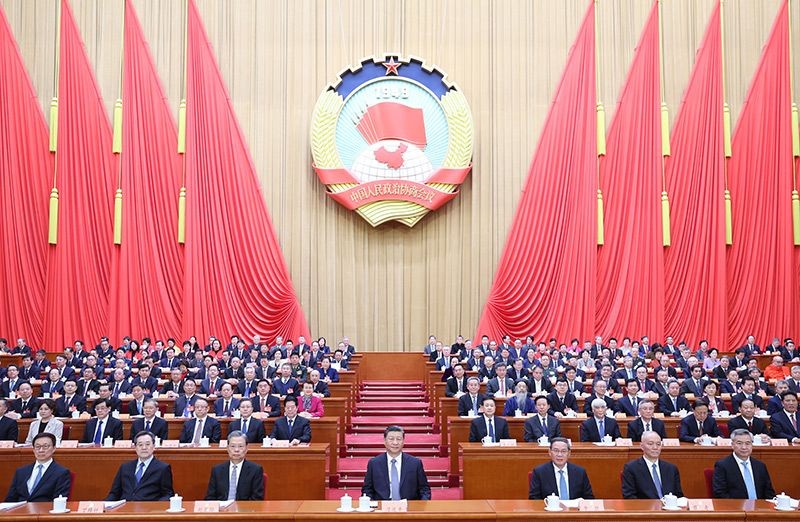 3月4日下午,中国人民政治协商会议第十四届全国委员会第二次会议在北京人民大会堂开幕。这是习近平、李强、赵乐际、蔡奇、丁薛祥、李希、韩正在主席台就座。(图:新华社)