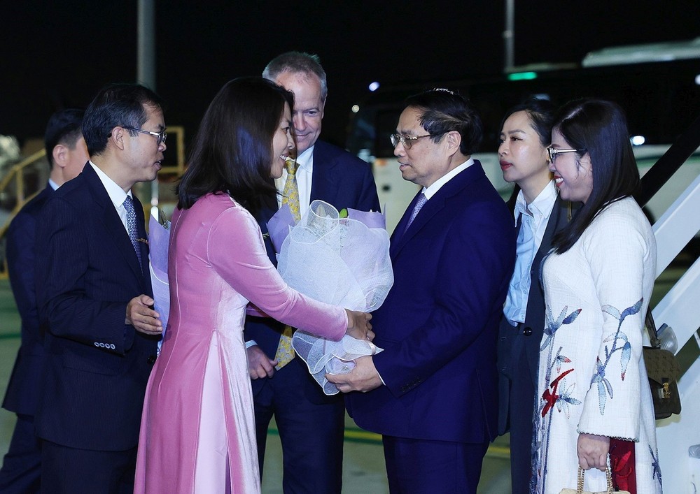 迎接政府总理范明政偕夫人的欢迎仪式在墨尔本机场举行。(图:越通社) ttg2-4780.jpg