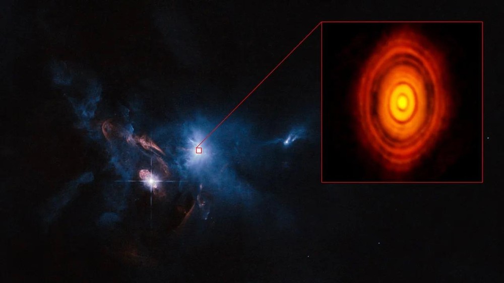 研究人员在HL金牛座盘中正在形成行星的地方发现了大量的水，这里的天体正在“疯狂”收集物质。而水蒸气可能会影响此地行星的化学成分。