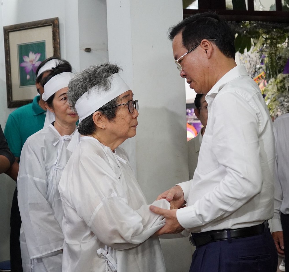 国家主席武文赏慰问黎明珠同志家属。(图:秋红) ctn-8538.jpg
