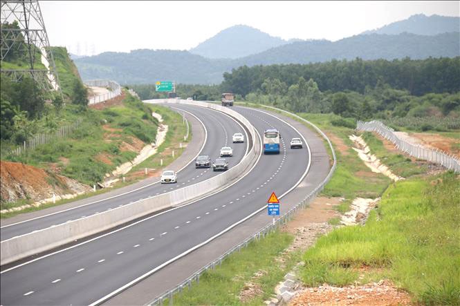 藩切-油曳高速公路第25公里+419米处路段(途经平顺省咸新县藩河乡路段)。（图：越通社）