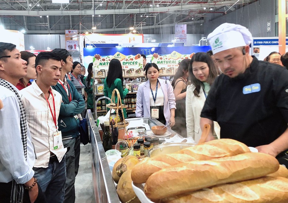 越南食品与酒店展吸引众多业内人士参观。 d3-8676.jpg