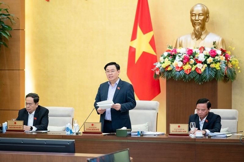 国会主席王廷惠(中)在会上致闭幕词。(图:范胜)