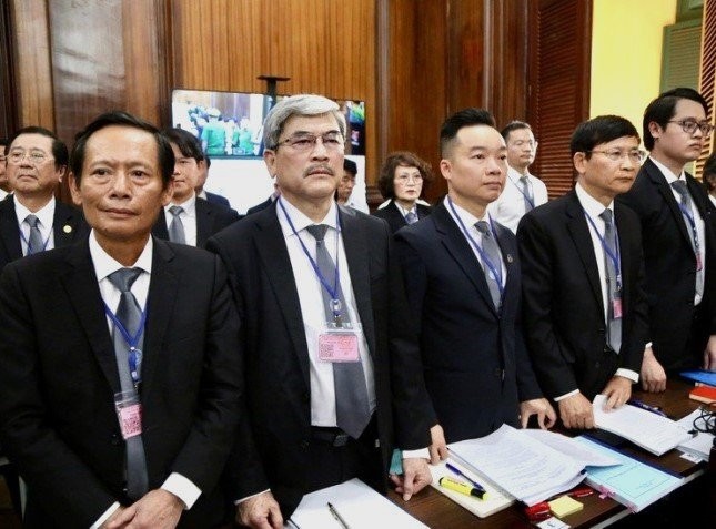 出席法庭为被告张美兰辩护的5名律师。（图：雪花碧）