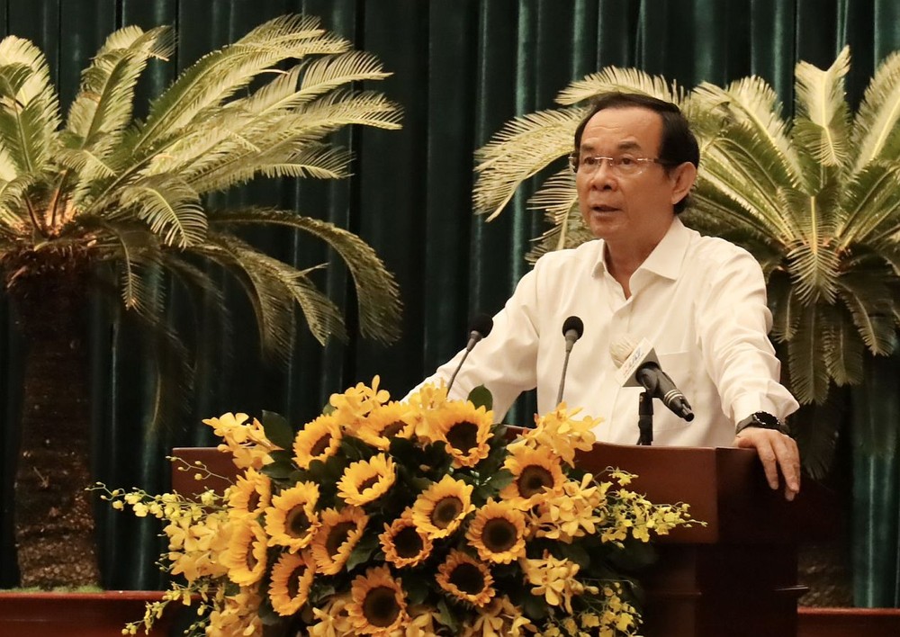 市委书记阮文年在会议上致开幕辞。(图:香草)