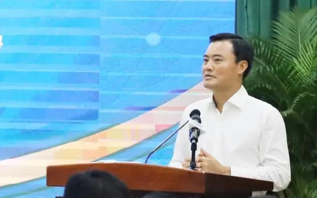 市人委会副主席裴春强在会上发言。（图：国雄）