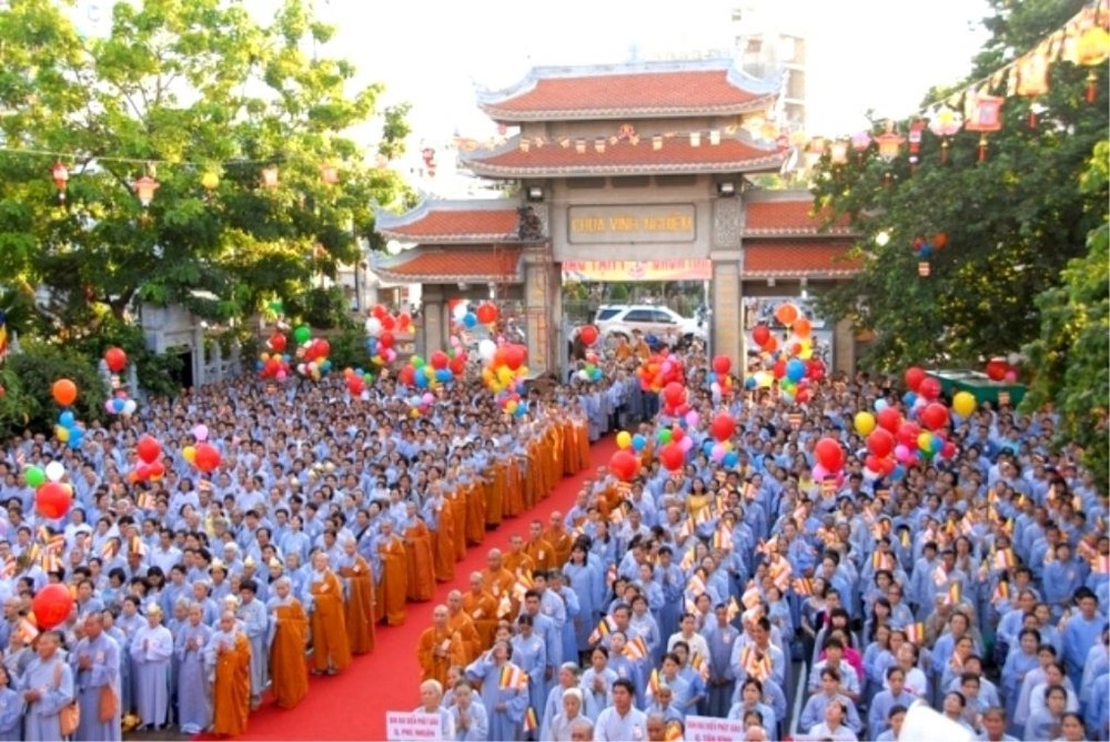 本市永严寺举行佛诞庆典。
