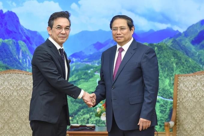 政府总理范明政(右)与泰国驻越南大使尼康德‧巴兰库拉。(图:潘草)