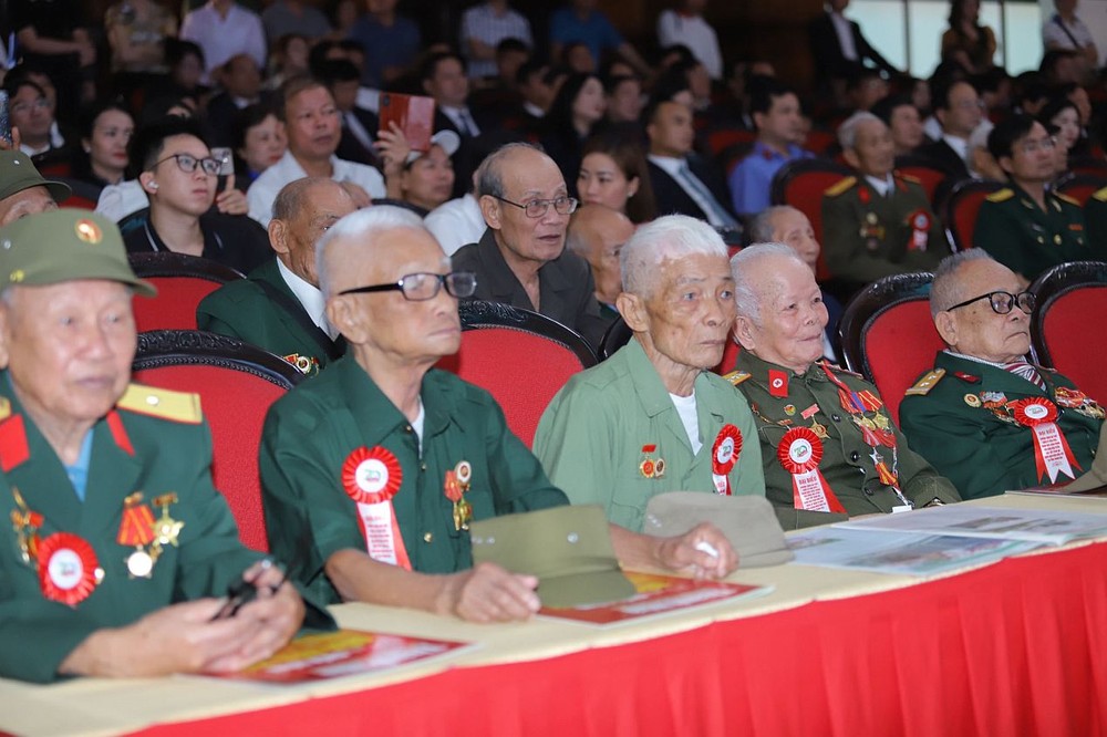 昔日参加奠边府战役老兵出席聚会。