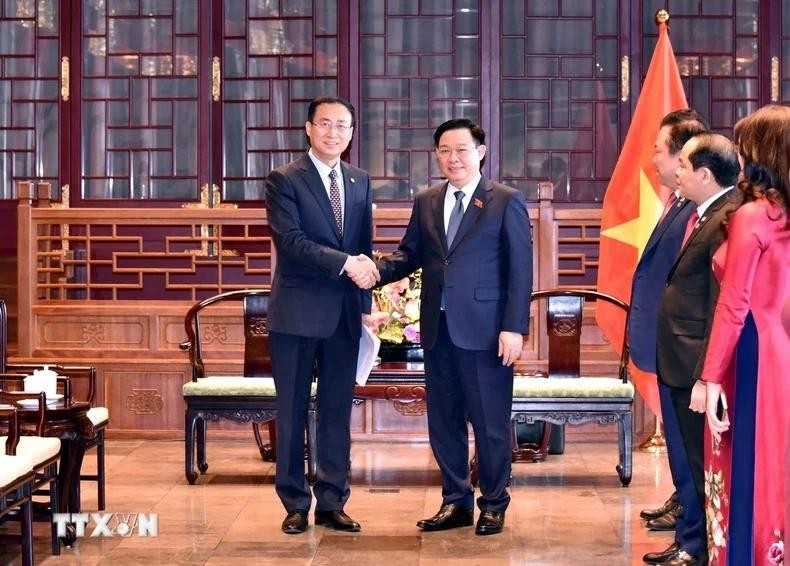 国会主席王廷惠会见吕泽翔先生。（图：越通社）