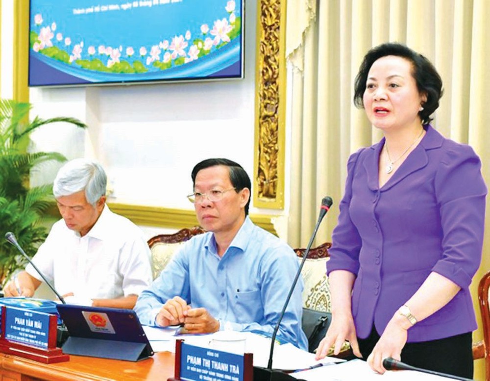 内务部长范氏清茶在会上致词。(图:越勇)