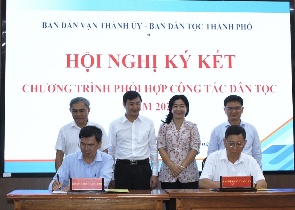 市委民运处与市民族处签署2024年配合落实民族工作计划 hoi-nghi-ky-ket-2.jpg