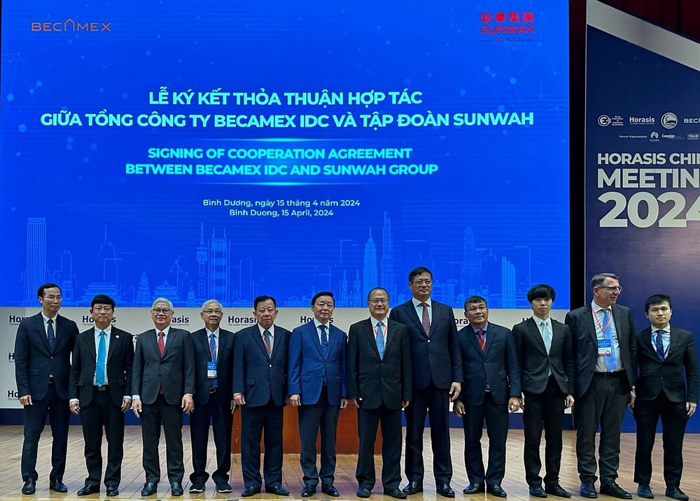 新华集团与平阳省Becamex IDC 签署战略合作框架协议。 becamex2.jpg