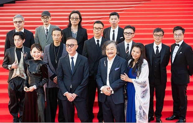 电影《金手指》的主创人员出席红地毯仪式。(图:互联网)