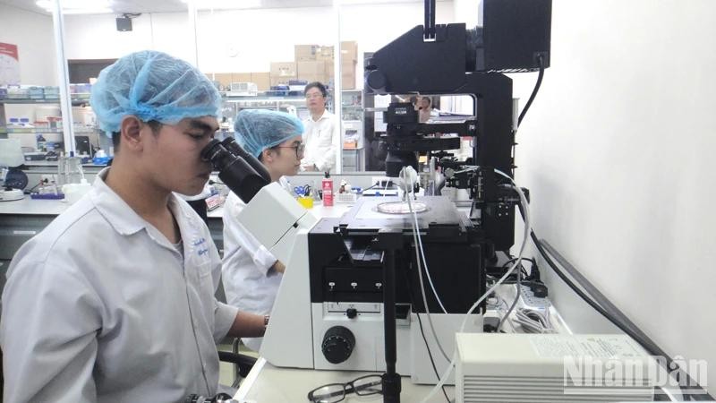 图为市国立大学所开展的科学研究活动一隅。(图:人民报)