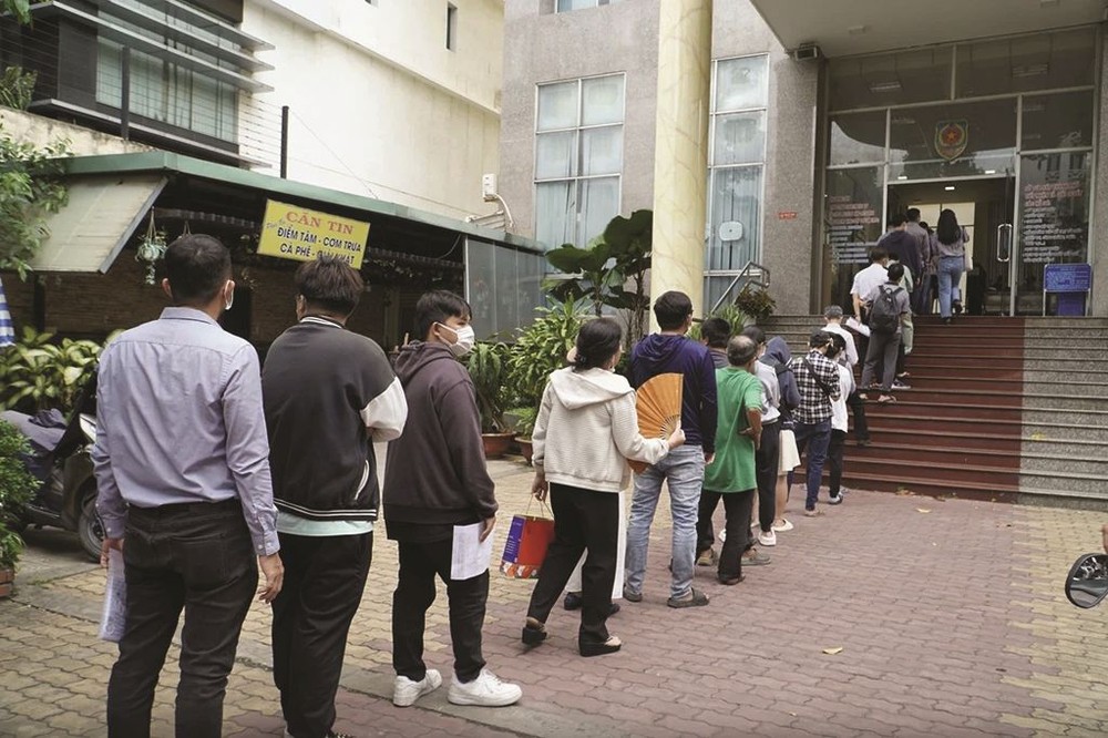 通过VneID应用程式签发司法履历表有助民众不须排队多天等待。(图:T.N)