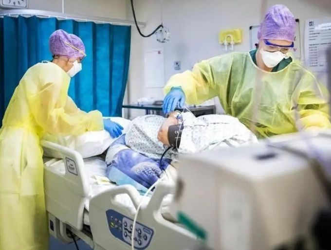 72岁的患者在去世前613天感染新冠病毒。(图:互联网)