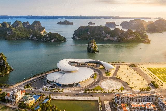 广宁省下龙市旅游区一瞥。(图:互联网)