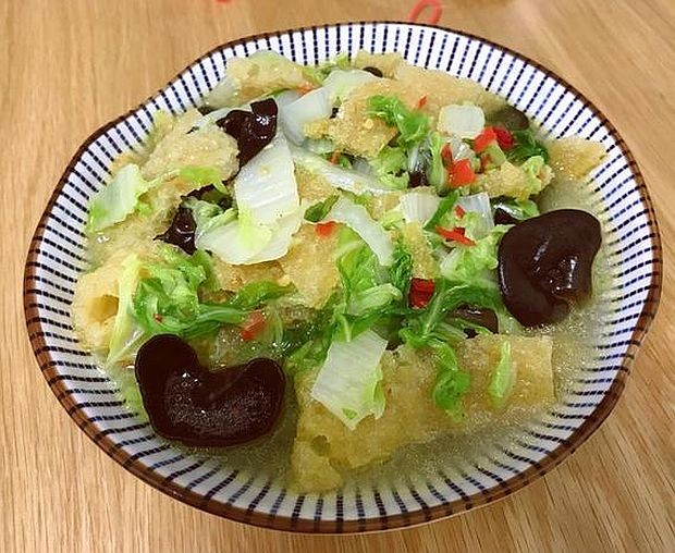 开胃美食:木耳烧皮肚