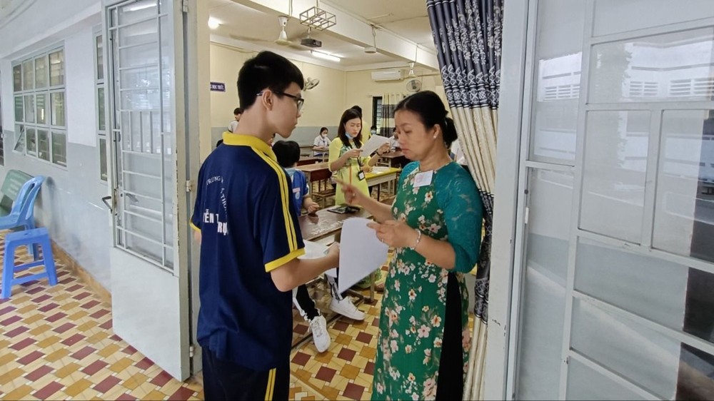 近1万6000干部为十年级招生考试服务