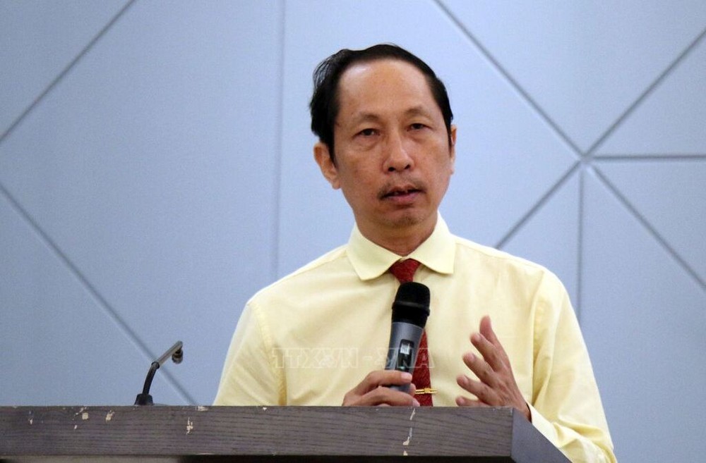 市信息学协会秘书长武英俊在研讨会上发言。（图：越通社）