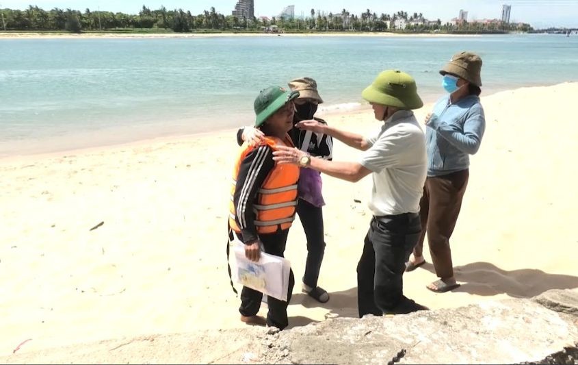 海上遇险4渔民安全抵岸
