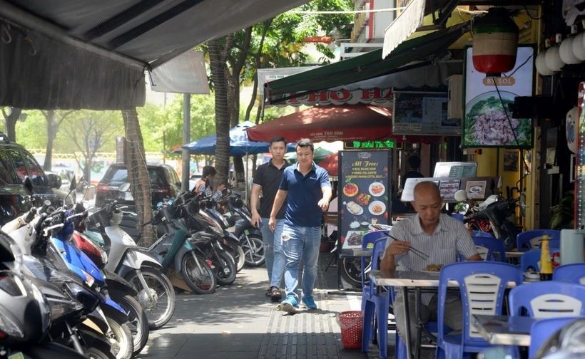 在第一郡海潮街的行人道。(图:VOV)