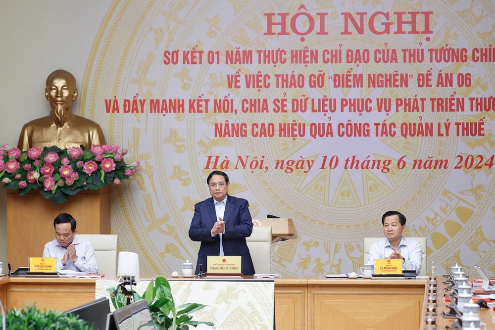 范明政总理与黎明慨和陈留光副总理主持会议。(图:VGP)