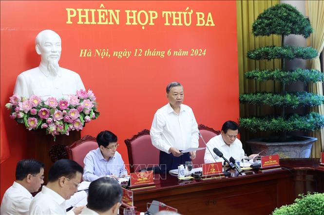 国家主席苏霖主持会议。(图:越通社)