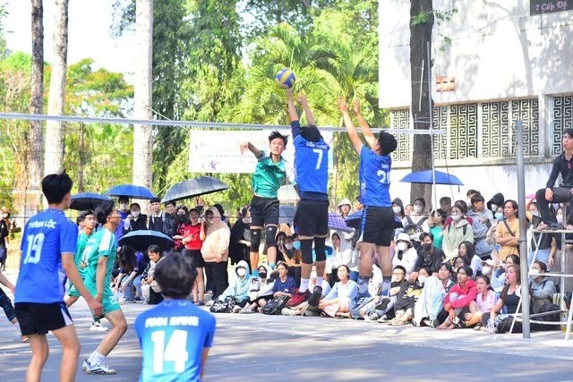 大学的文体、美术活动吸引学生参加，从此积累锻练分数。