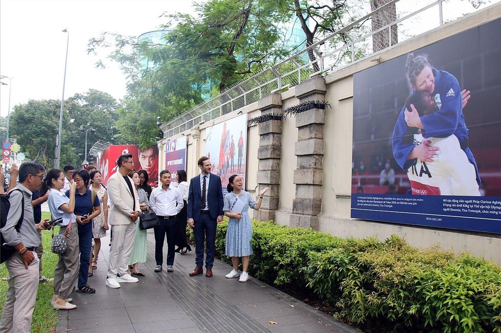 巴黎奥运会在即：“体育与友谊”图片展在本市举行