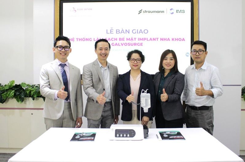 Elite牙科振镜牙科植体净化系统移交仪式。(图:西贡企业家杂志)