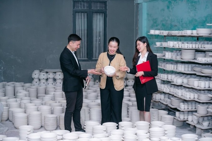 银行辅助企业发展。