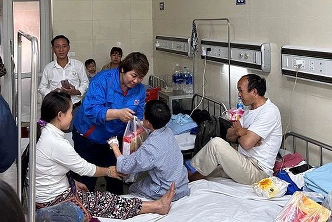 MM Mega Market有限责任公司党支部党员阮氏明箴连结、动员单位员工参与社会活动。