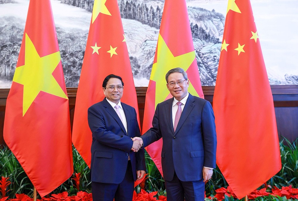 政府总理范明政与中国国务院总理李强会谈。(图:VGP)