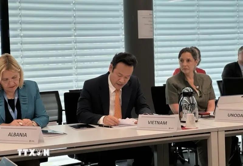 越南常驻日内瓦代表团团长梅潘勇大使发表讲话。（图：越通社）