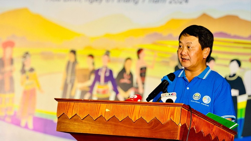 民族委员会主任侯阿令部长在会上致词。(图:英芳)