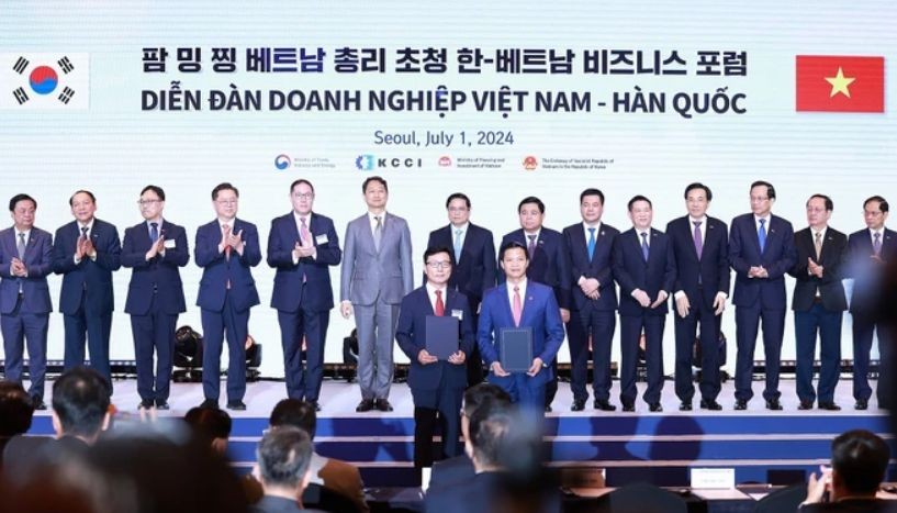 政府总理范明政见证越韩企业合作谅解备忘录交换仪式。(图:越通社) DINH 4.jpg