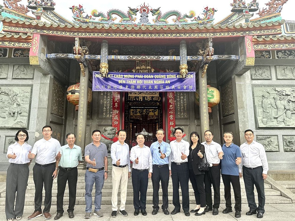 广东省侨联代表团拜访义安会馆。 K3.jpg